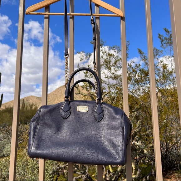 Michael Kors Womens Leather Purse Navy Beautiful Condition Zipper Closure - Picture 2 of 13